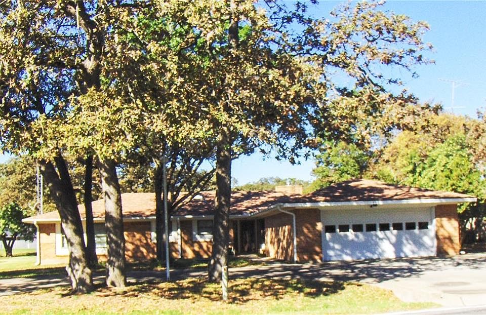 1st image of 802 Kiowa Dr W