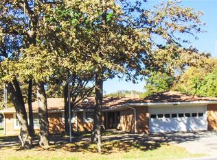 802 Kiowa Dr W, Lake Kiowa, TX 76240