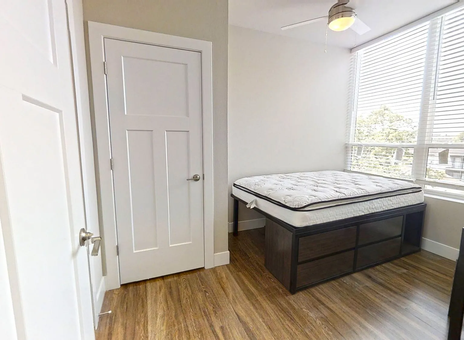 103 E Healey St - 403 — Photo 2