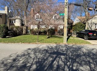 18883 85th Rd, Hollis, NY 11423