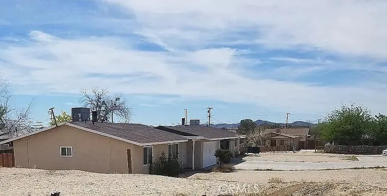34327 Paris St — Photo 2