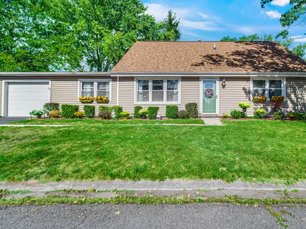 375 Sassafras Dr, Valparaiso, IN 46385