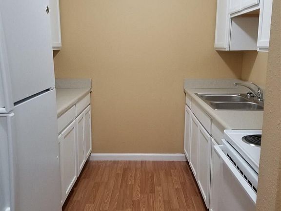 3rd image of 222 W Belmont St APT 210