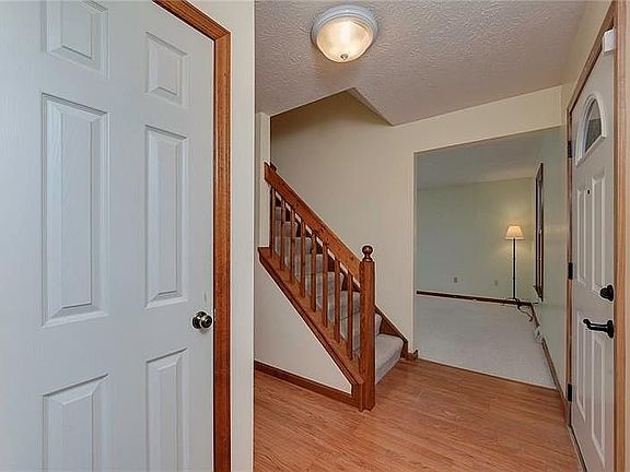 2nd image of 102 Dogwood Ln