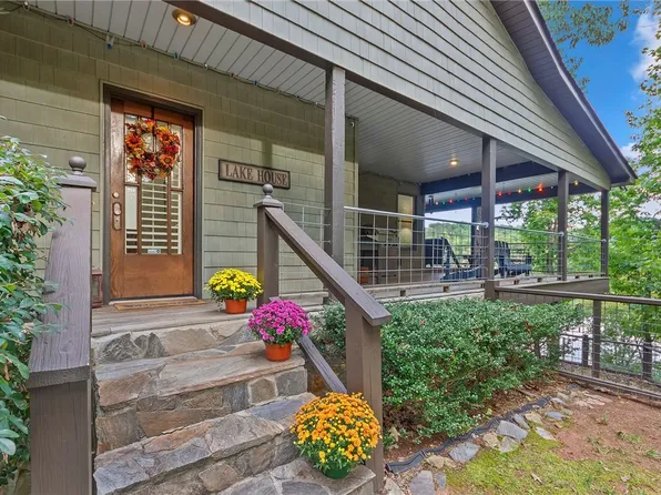 2005 W Lakeshore Dr, Landrum, SC 29356