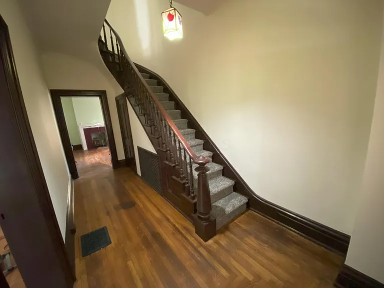 102 N Washington St — Photo 2