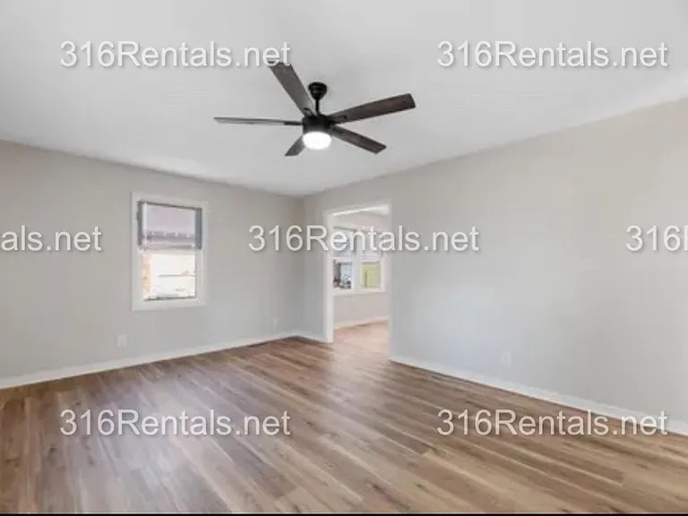 2116 S Mosley Ave — Photo 2