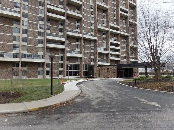 3rd image of 1000 Urlin Ave APT 1819