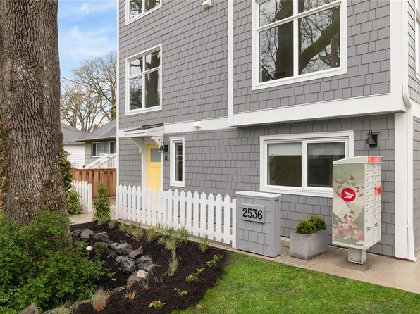 2536 Shelbourne St #8, Victoria, BC V8R 4M4