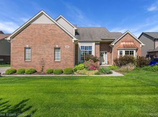 870 Woodside Dr, Oxford, MI 48371