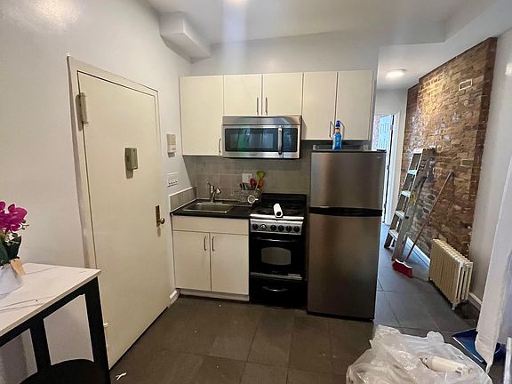 4th image of 170 Delancey St APT 3