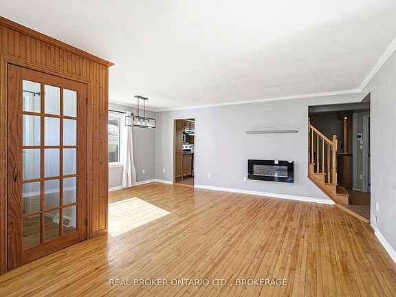 4th image of 25 Dunbar Ave