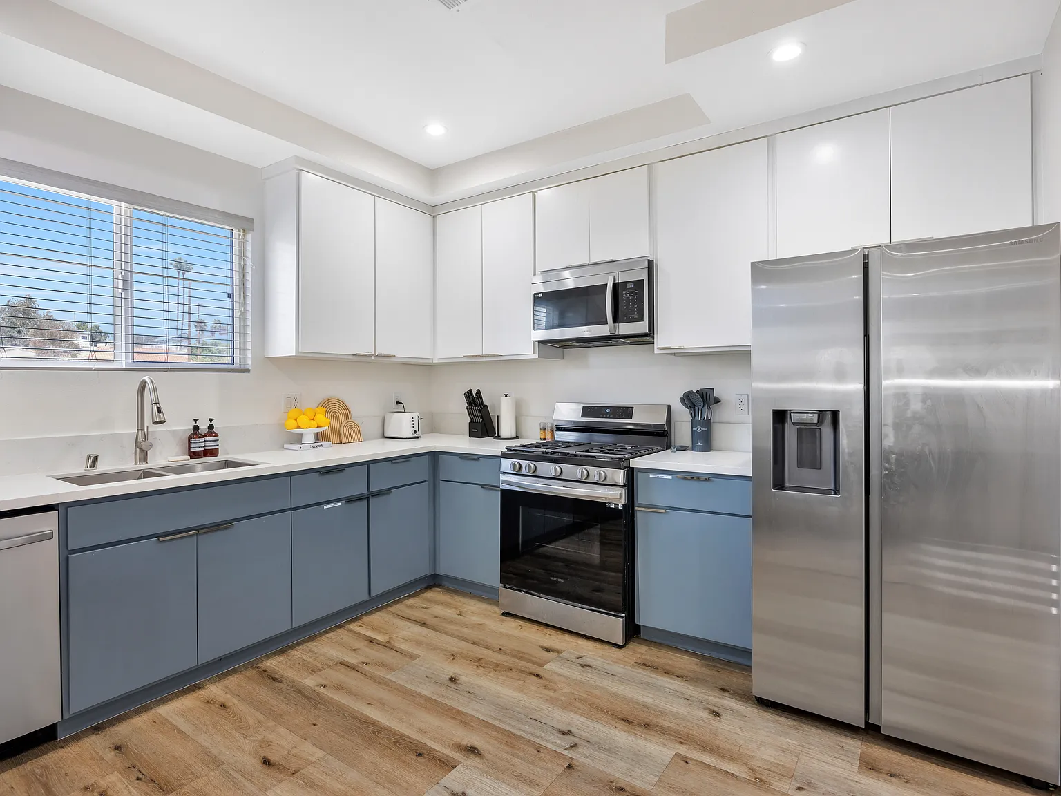 4 bed, 2000 sqft, $10,000 — Photo 3