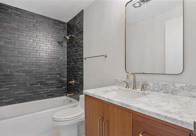 2575 Peachtree Rd NE #22A — Photo 27