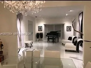 3 bed, 2.5 bath, 2771 sqft, $11,750 — Photo 2