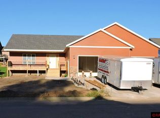 1936 Rock Ridge Ln, Saint Peter, MN 56082