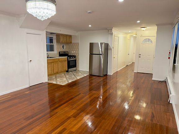 2nd image of 215 Seaview Ave Floor 1