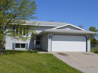 2906 Heatherwood Cir S, Moorhead, MN 56560