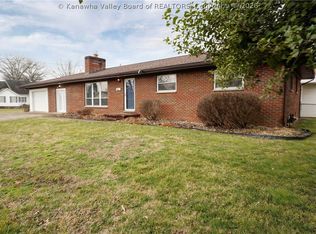 4 Erwin Dr, Nitro, WV 25143