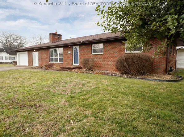 4 Erwin Dr, Nitro, WV 25143