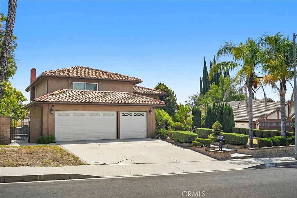 4 bed, 2228 sqft, $6,000 — Photo 3