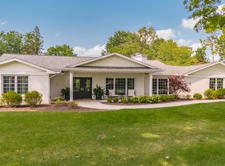 8 Cherrywood Ln, Bloomington, IL 61701