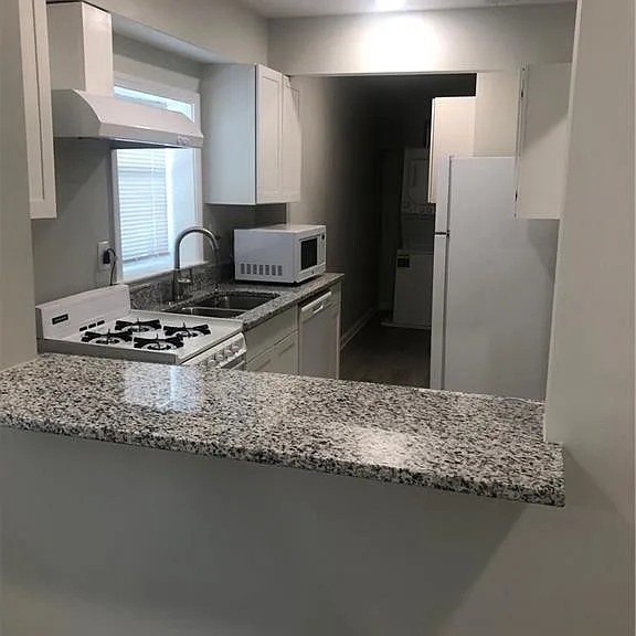 700 Lynn Cir SW — Photo 5
