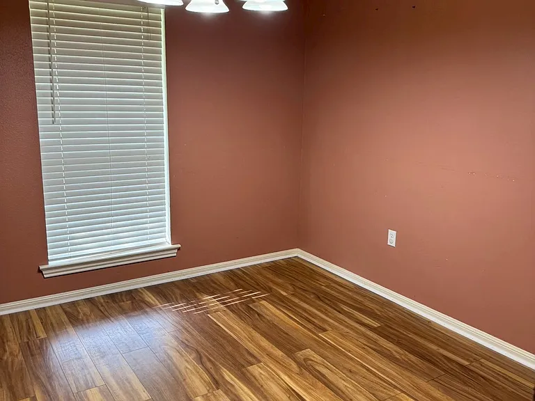 ___ Dining Room
"Spacious dining room ideal for family meals and gatherings. Bright and airy, with plenty of space for a large dining table."