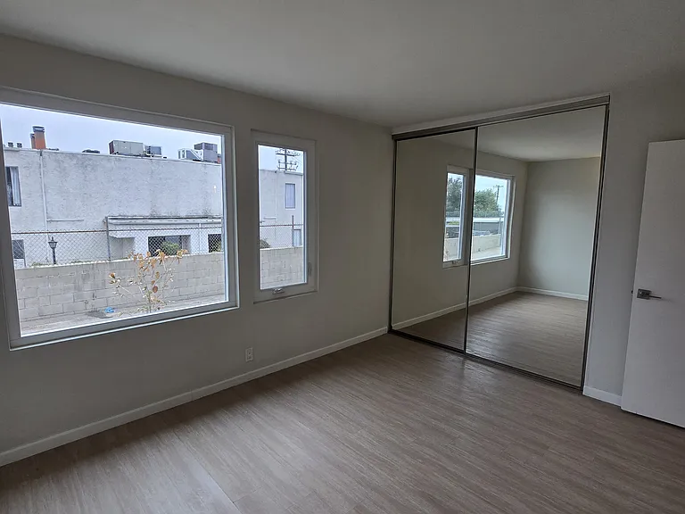 2688 Lake Ave #2690 — Photo 2