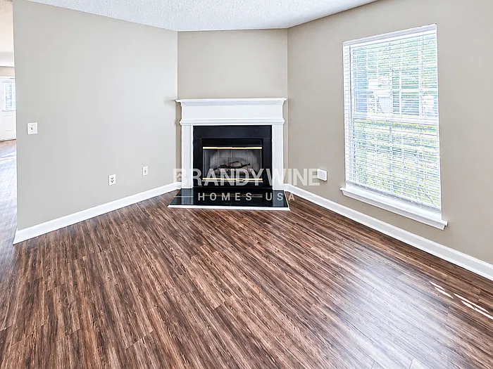 3 bed, 2.0 bath, 1294 sqft, $1,848 — Photo 4