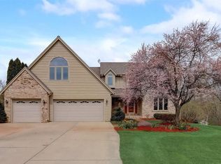 5655 S Golden Rain Ct, New Berlin, WI 53151