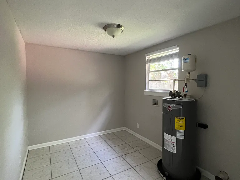 2965 Sunset St — Photo 4