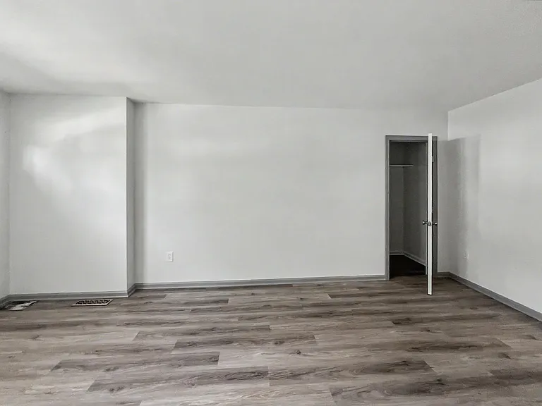 200 E Maple Ave — Photo 61
