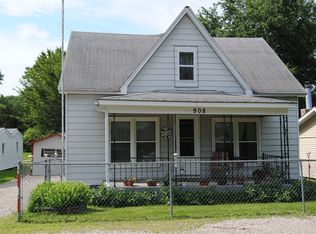 908 W Johnson St, Clinton, IL 61727