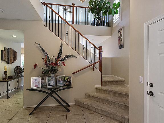 3rd image of 1085 E Mount Shibell Dr