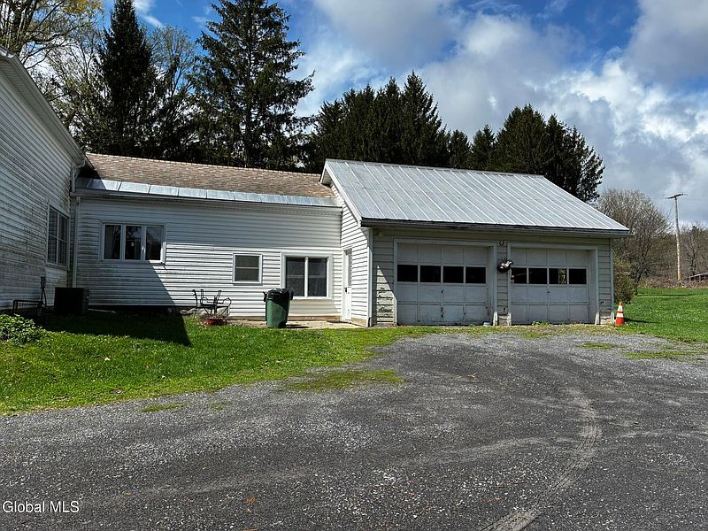 4th image of 134 Schoolhouse Road