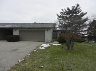 4302 Walnut Hills Dr SE, Kentwood, MI 49512