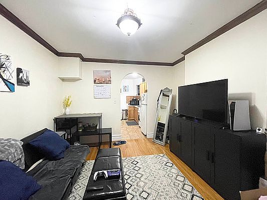 1st image of 408 W 51st St APT 404