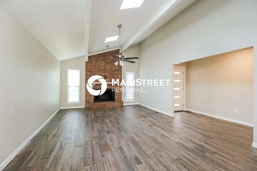 2905 Parkside Dr — Photo 3