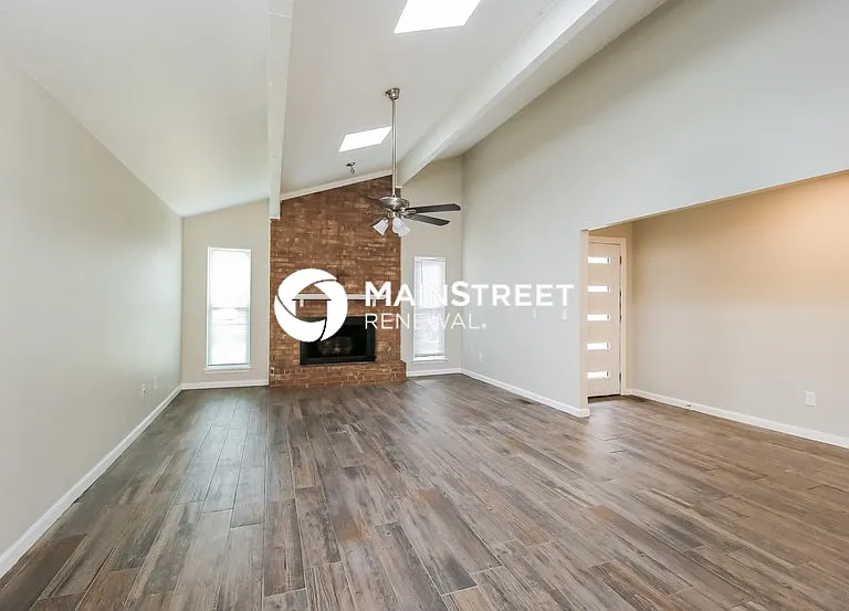 2905 Parkside Dr — Photo 3