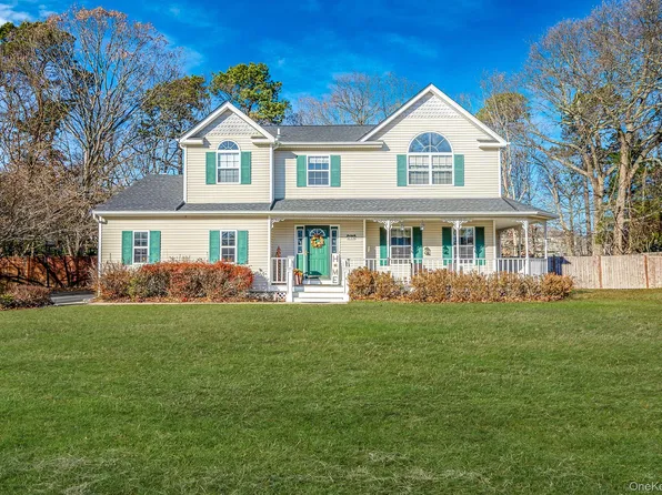 9 Minto Court, Centereach, NY 11720