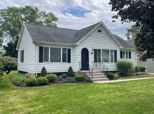 88 Royal Pkwy E, Williamsville, NY 14221