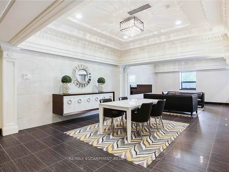 112 King St E #903 — Photo 15