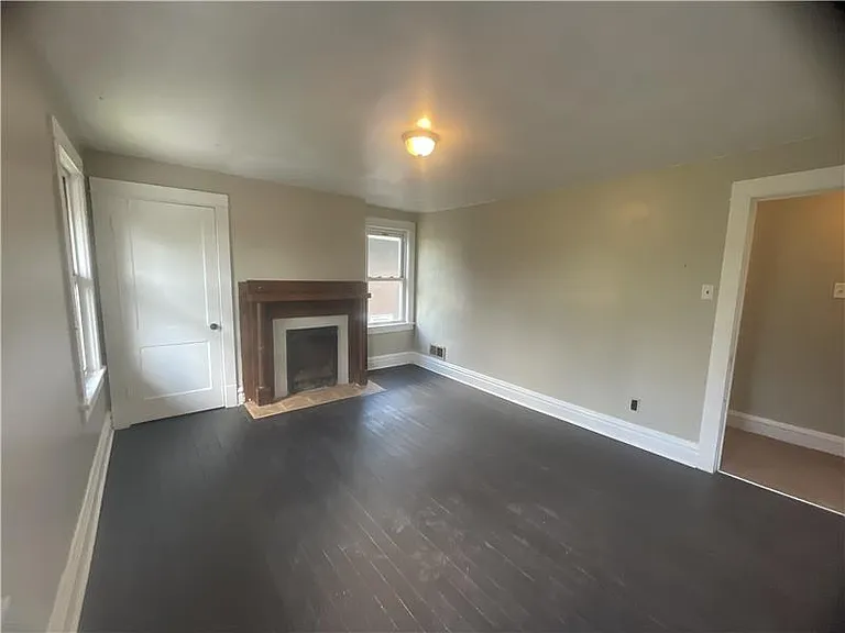 466 Hill St — Photo 11