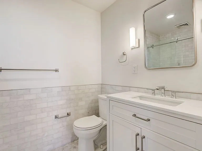 Franklin House Apartments — Photo 43