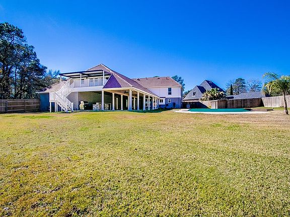 3rd image of 20010 Pinehurst Place Dr