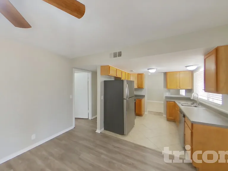 7334 W Carol Ave — Photo 6