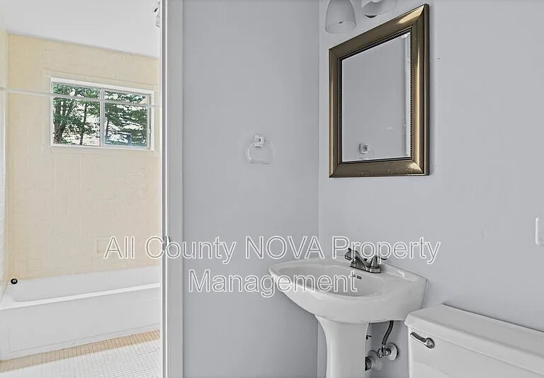 8108 Timber Valley Ct — Photo 31