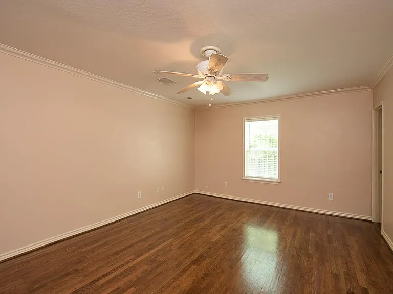 1535 W 25th St — Photo 19