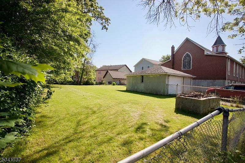 1st image of 407 Ziegler Ave